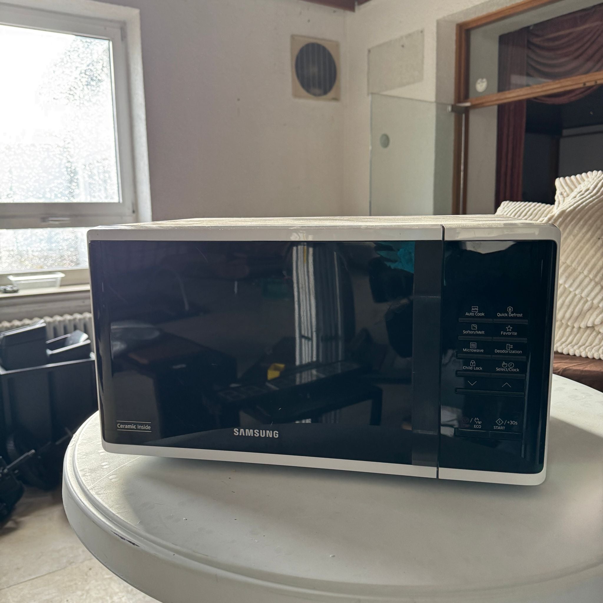 Samsung 800W 23L Mikrowelle - Weiß